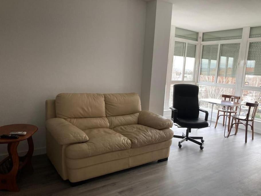 Silencioso, Luminoso Y Familiar Apartamento Appartamento Madrid Esterno foto