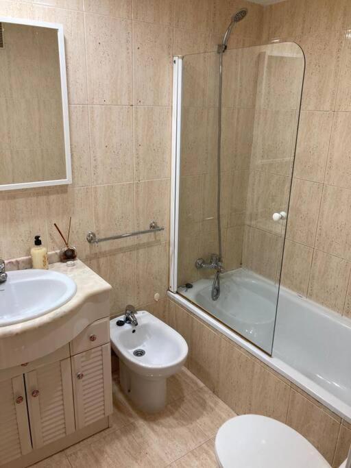 Silencioso, Luminoso Y Familiar Apartamento Appartamento Madrid Esterno foto