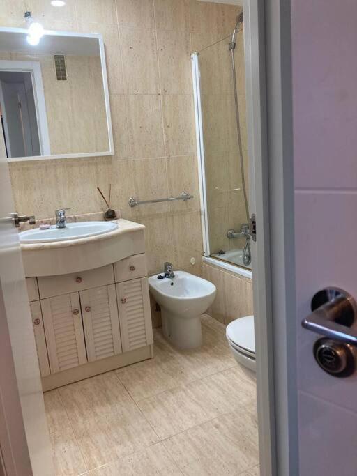 Silencioso, Luminoso Y Familiar Apartamento Appartamento Madrid Esterno foto
